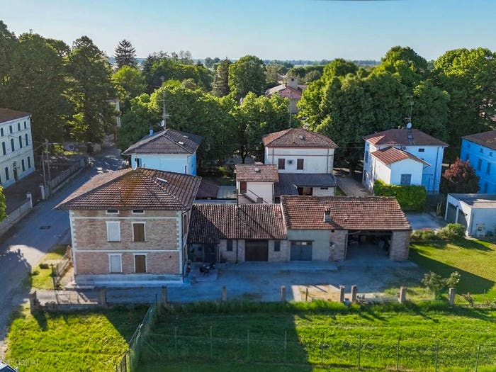 Casa con 6 locali in vendita in Strada Pirino, Centro, Roccabianca