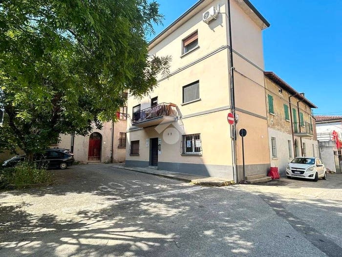 Appartamento trilocale in vendita in Via Gimnica, Centro, Mordano