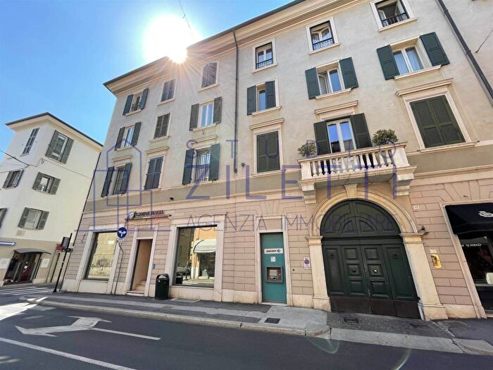 Appartamento con 6 locali in vendita in Via San Martino della Battaglia, Magenta Arnaldo, Brescia