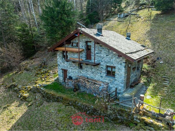 Casa quadrilocale in vendita in Strada Vicinale di Pradella, Pratella, Prata Camportaccio