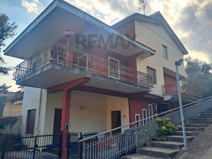 Casa con 6 locali in vendita in via delle acacie, Centro, Giarre