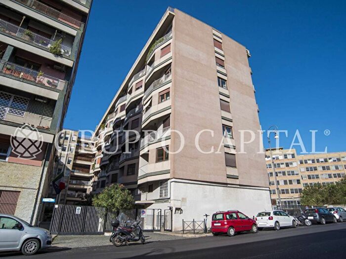 Appartamento trilocale in vendita in Via dei Laterani, San Giovanni, Roma