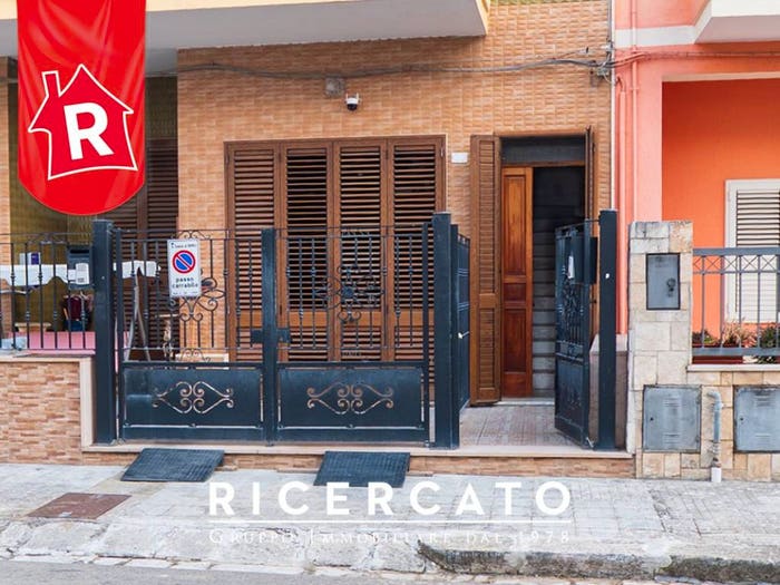Appartamento con 6 locali in vendita in Via Umbria, Novoli