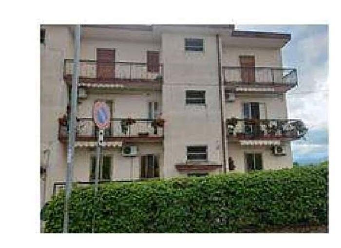 Appartamento con 6 locali in vendita in Viale antonio gramsci, Castelpoto