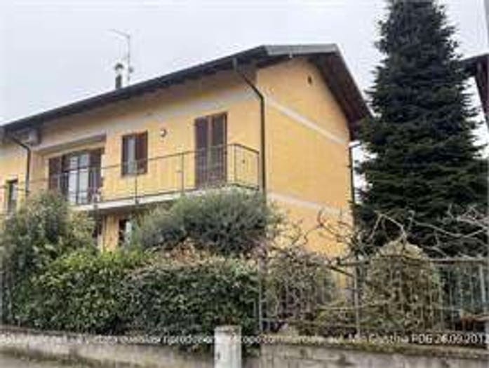Appartamento trilocale in vendita in Via Treves, Castano Primo