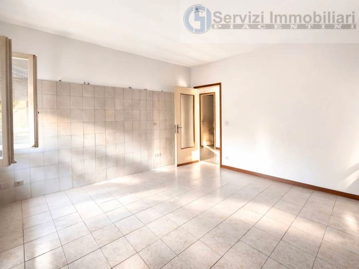 Casa trilocale in vendita in Via V Garbazza, Centro, Carpaneto Piacentino
