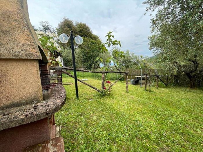Casa con 6 locali in vendita in Piazza fra Giuseppino Giraldi, San Baronto, Lamporecchio