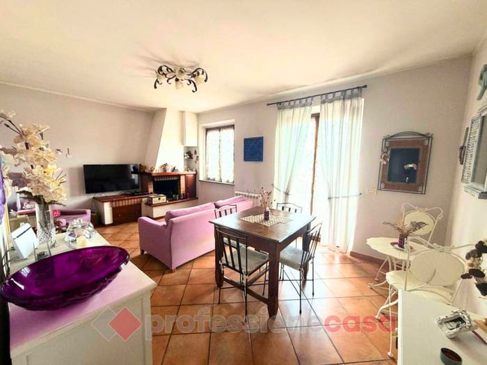Appartamento trilocale in vendita in Via del Mercato, Tavernelle, Panicale