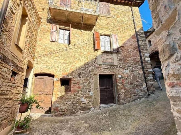 Casa con 6 locali in vendita in Via Di Rivalto, Chianni
