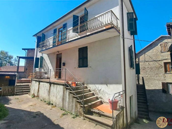 Casa con 6 locali in vendita in Via Carrà, Centro, Filattiera