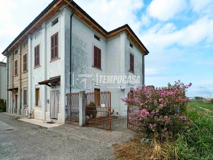 Casa trilocale in vendita in Viale Europa, Centro, Acquanegra Cremonese
