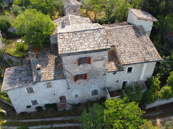 Casa con 6 locali in vendita in Via Nicola Landi, Campello sul Clitunno