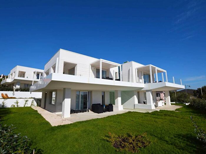 Appartamento trilocale in vendita in Viale Pittulongu, Pittulongu, Olbia