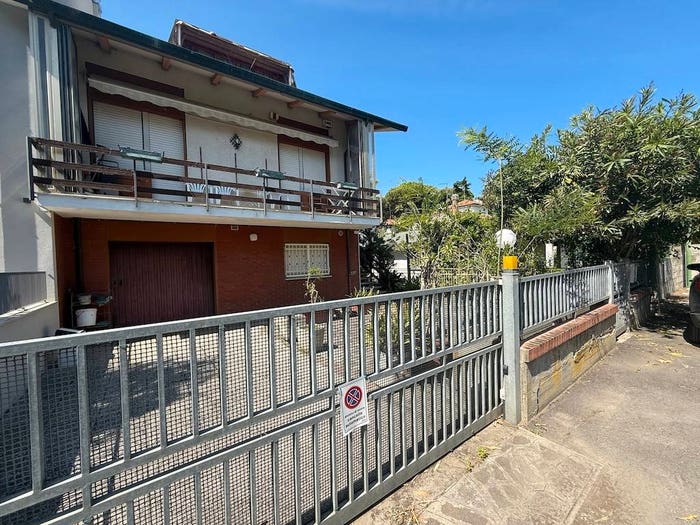 Casa con 6 locali in vendita in Viale Belfiore, Centro, Cervia