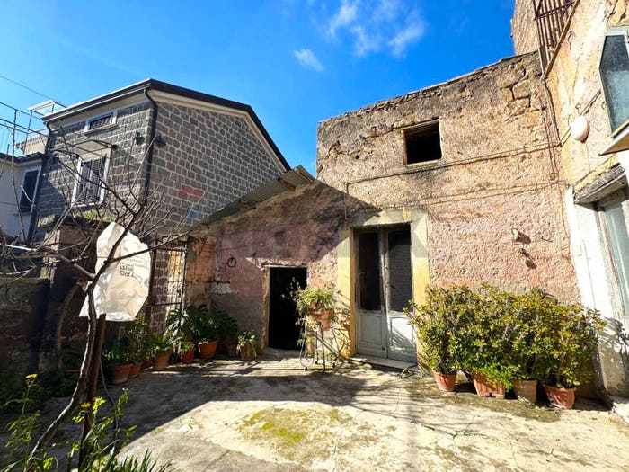 Casa quadrilocale in vendita in Vicolo Vincenzo Madonna, Mezzano, Caserta