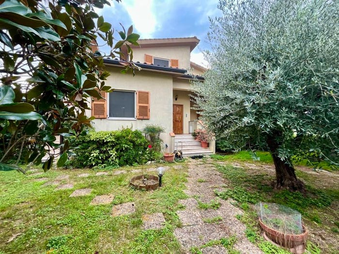 Casa con 6 locali in vendita in Via Santa Rita, San Sabino, Osimo