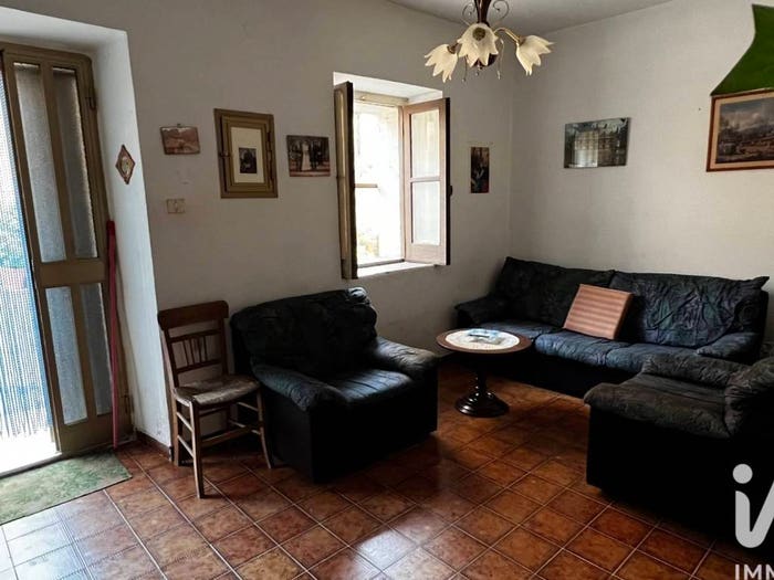 Casa con 6 locali in vendita in Via Cristoforo Colombo, Centro, Soveria Simeri