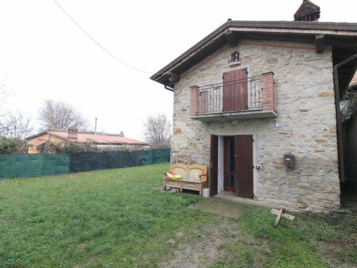 Casa trilocale in vendita in Via Magliatica, Baiso