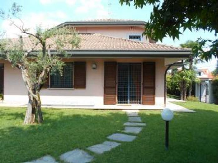 Casa con 6 locali in vendita in Via Donato Bramante, Gorla Minore