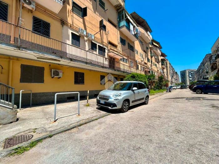 Appartamento trilocale in vendita in Via della Stadera, Zona Industriale Marina, Napoli