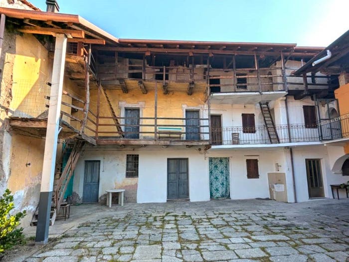 Casa con 6 locali in vendita in Via Giuseppe Mazzini, Auzate, Gozzano