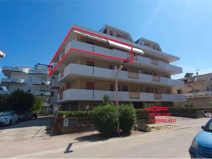 Appartamento con 6 locali in vendita in Via Vomano, Centro, Martinsicuro