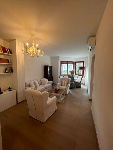 Appartamento quadrilocale in vendita in Via Flavio Gioia, Forte Dei Marmi