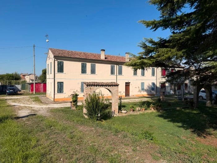 Casa con 6 locali in vendita in Via Argine Po, Stienta