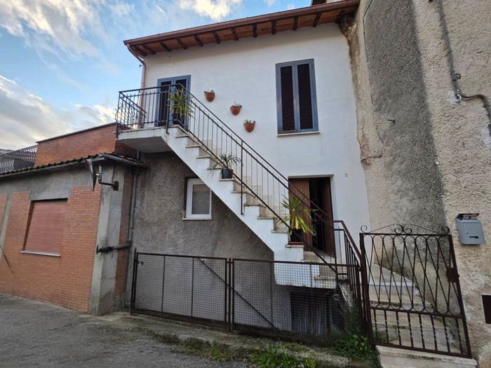 Appartamento trilocale in vendita in Via del Giardinetto, Sambuci