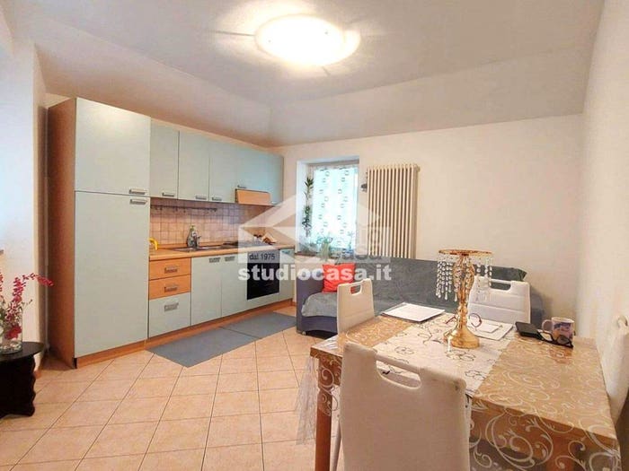 Appartamento trilocale in vendita in Via Folloni, Centro, Ala