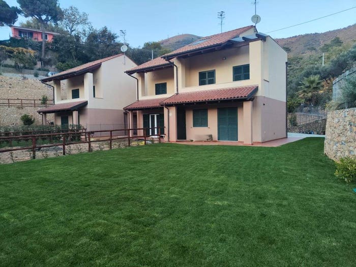 Casa con 5 locali in vendita in Via Raboa, Cisano, Cisano sul Neva