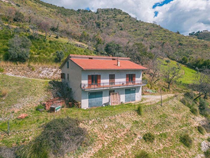 Casa quadrilocale in vendita in Via Romana, Montopoli Di Sabina