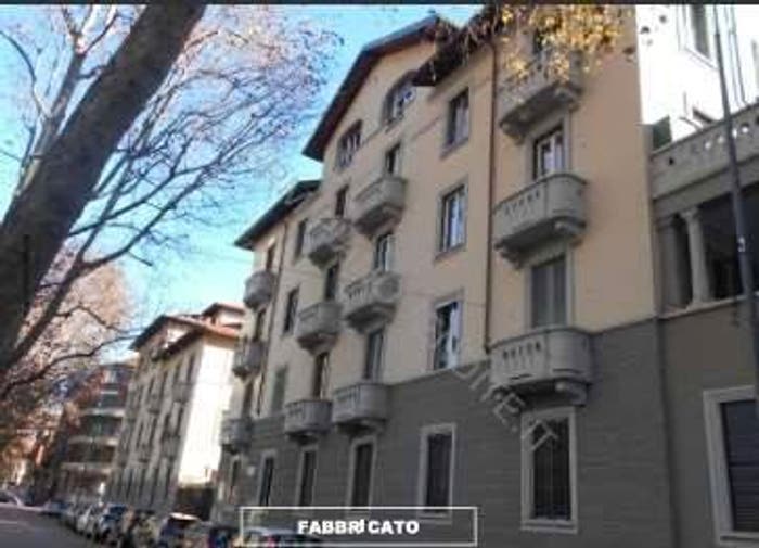 Appartamento trilocale in vendita in Via Giovanni Pascoli, Città Studi, Milano