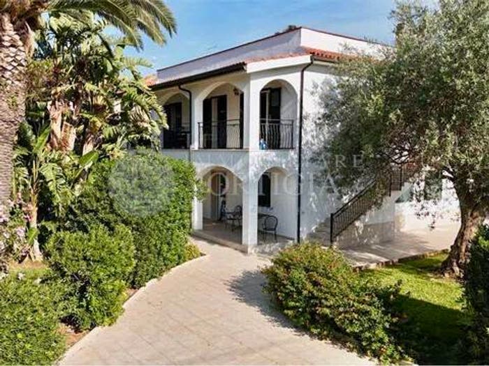 Casa con 6 locali in vendita in Via Delle Fornaci Nn, Isola, Siracusa