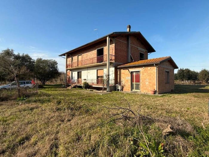 Casa con 6 locali in vendita in Ponte Buggianese
