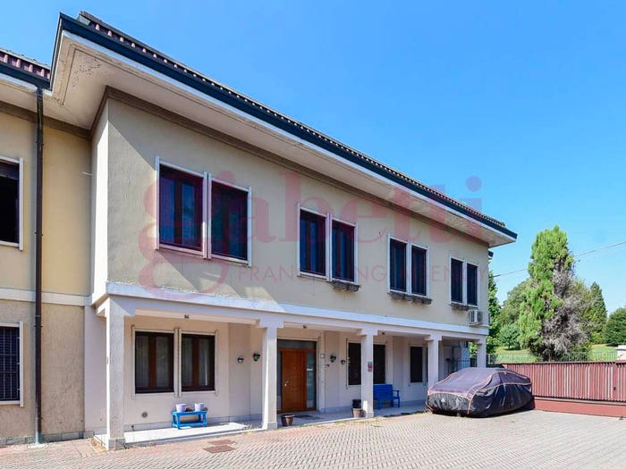 Casa trilocale in vendita in Via Guglielmo Marconi, Centro, Arosio