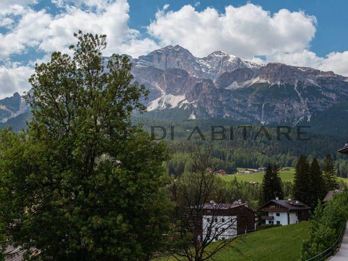 Appartamento quadrilocale in vendita in Via del Castello, Centro, Cortina d'Ampezzo