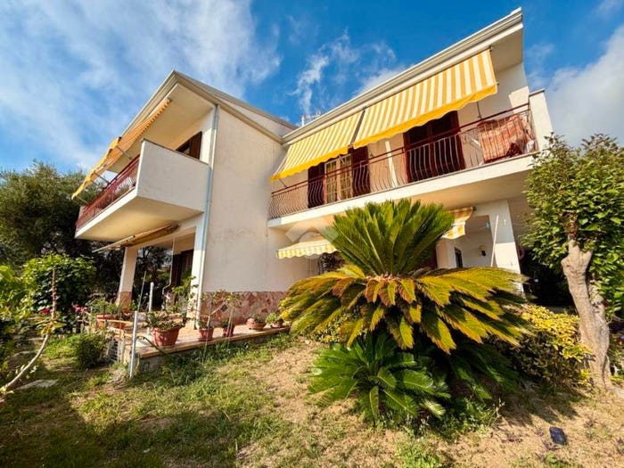 Casa trilocale in vendita in Via Pietra Rossa, Cucco Riviere, Diamante