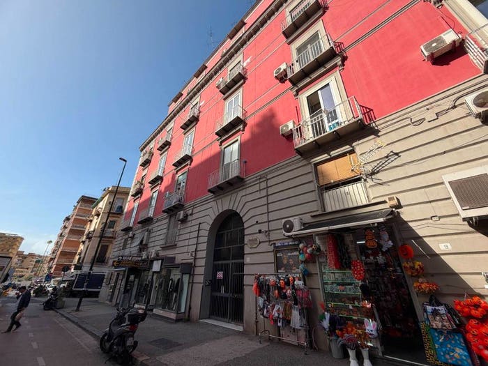 Appartamento trilocale in vendita in Via Caio Duilio, Fuorigrotta, Napoli
