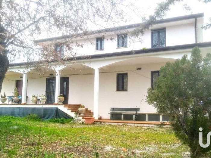 Casa quadrilocale in vendita in Strada Collegrande, Centro, Roccascalegna