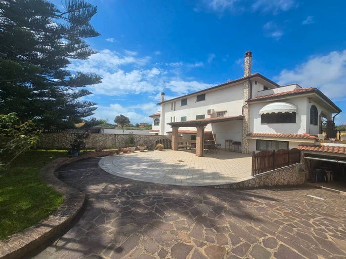 Casa con 6 locali in vendita in Via della Chiusa, Cioccati Zucchetti, Nettuno