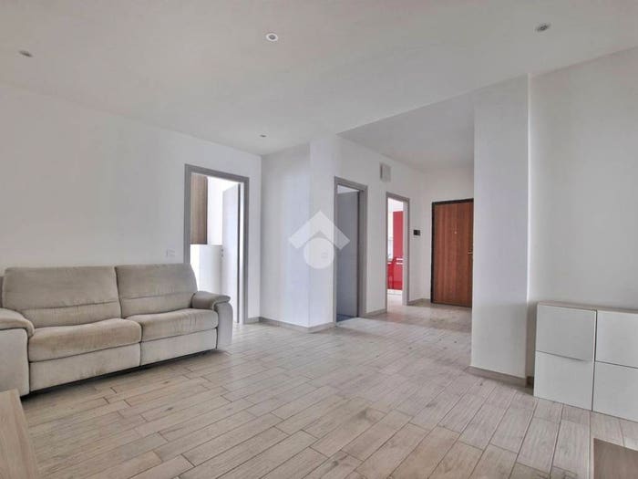 Appartamento quadrilocale in vendita in Via Luigi Einaudi, Centro, Livorno Ferraris
