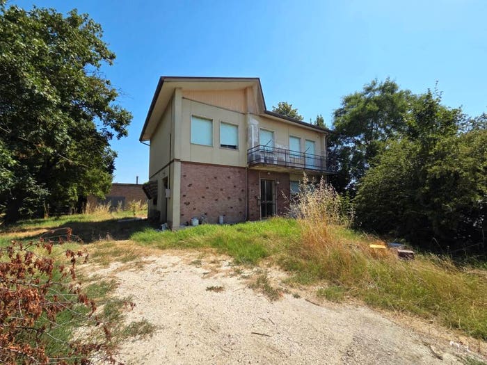 Casa con 6 locali in vendita in Via Mensa, Conselice
