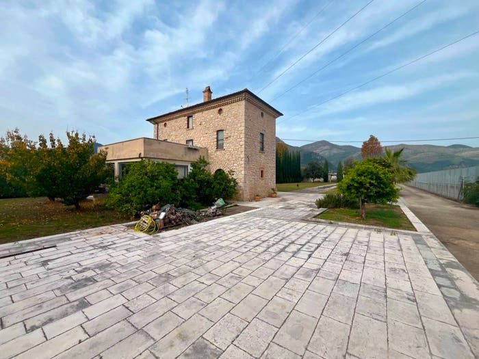 Casa con 6 locali in vendita in Via Appia Lato Monte San Biagio, Fondi