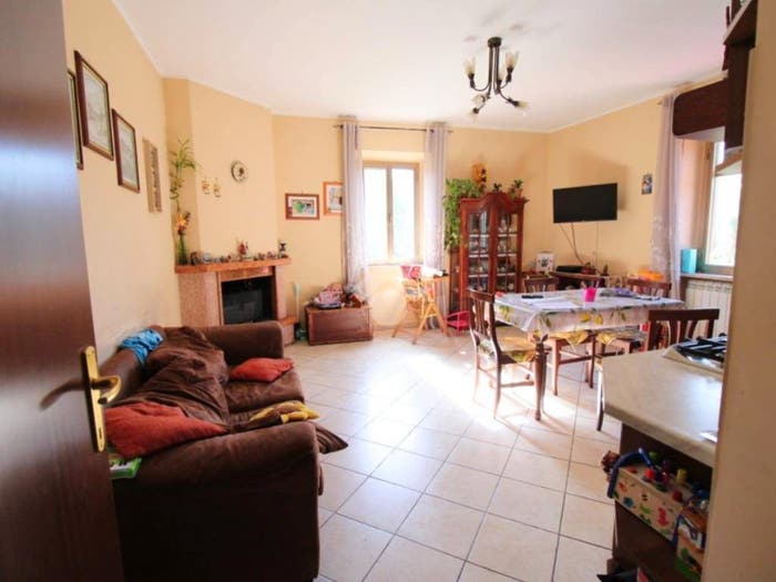 Casa con 6 locali in vendita in VIA VALLECOLLICCHIA, Poggio Catino