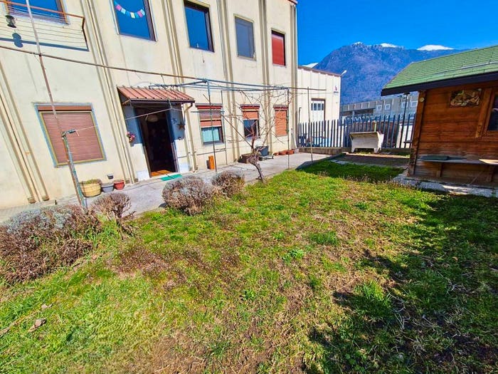 Appartamento con 5 locali in vendita in Zona Artigianale e Commerciale, Centro, Telve