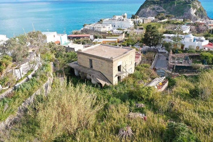 Casa quadrilocale in vendita in Via Quadro, Sant'angelo, Serrara Fontana