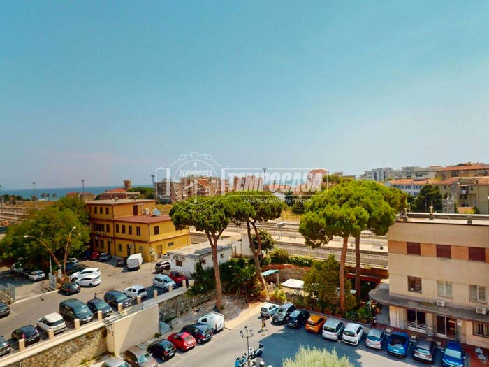 Appartamento quadrilocale in vendita in Piazza Giacomo Matteotti, Centro, Albenga