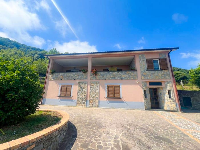 Casa quadrilocale in vendita in Via Teodoro Gaza, Centro, San Giovanni a Piro