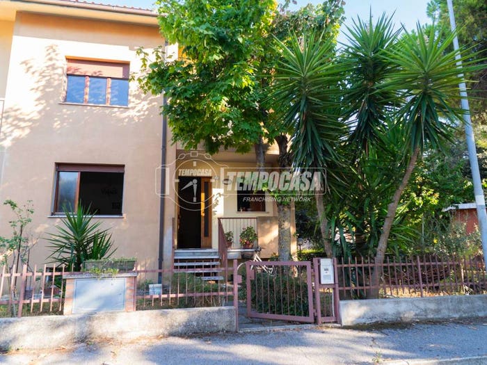 Casa con 6 locali in vendita in Via Pier Calvi, Vallato San Lazzaro, Fano